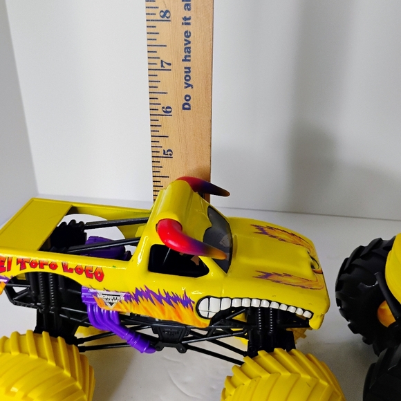 Monster Jam El Toro Loco 5”x7” Diecast Monster Truck And Skeleton Crew Monster - Picture 8 of 8